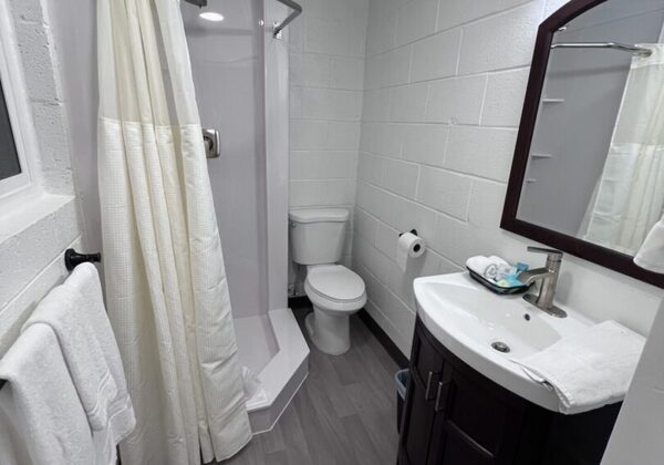 Single Queen Photo 2